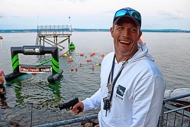 Veranstalter und Organisator Patrick Boche kurz vor dem Startschuss der Q10-Distanz im Frei- und Strandbad Meersburg.