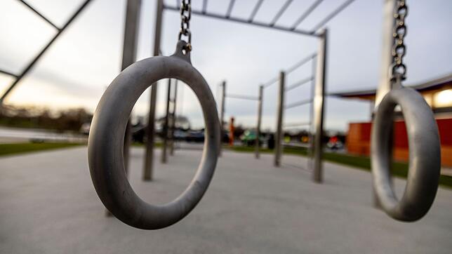 In der Nähe sogenannter Calisthenics-Anlagen in Karlsruhe kam es zu Angriffen. (Symbolbild)