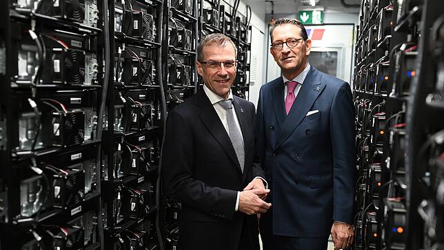 RRPS-Vorstandsvorsitzender Andreas Schell (links) und Personalvorstand Marcus A. Wassenberg gewährten gestern einen Einblick in den neu ...