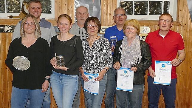 Geehrt für lange Mitliedschaften Skiclub wurden (von links): Anja Braun, Reiner Straub, Kerstin Jäger, Jürgen Füssel, Angelika Fritz, ...