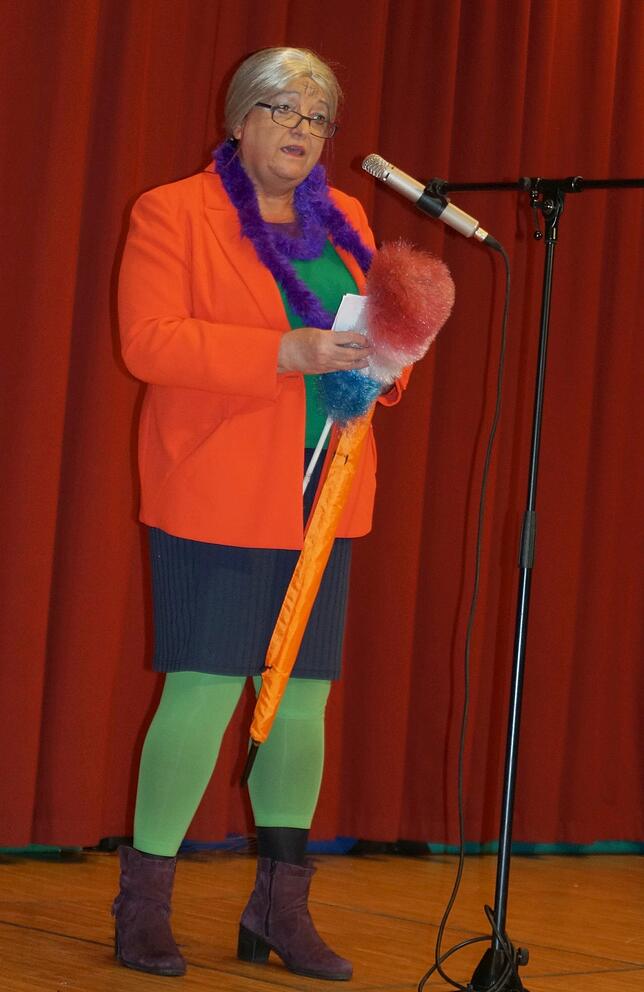 Sylvia Döbele brachte als &bdquo;Marie vo der Weihergass&ldquo; den Saal zum Toben.
