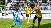 Villingens Neuzugang Luis Dettling (rechts) spielte aufgrund von Ausfällen das erste Mal in dieser Regionalliga-Saison in der Startelf. ...