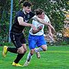 Luca Rapp von der SG Fischbach/Weiler (links) im Duell mit dem Niedereschacher Cedric Jerger. Das Lokalderby in Niedereschach endete ...