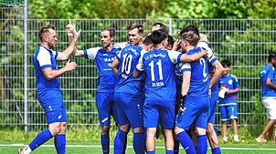 Bild : Der FC Radolfzell gewinnt gegen den FC Pfaffenweiler klar mit 5:0 – und wir haben die Fotos!