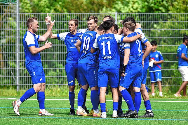 Bild 1: Der FC Radolfzell gewinnt gegen den FC Pfaffenweiler klar mit 5:0 – und wir haben die Fotos!