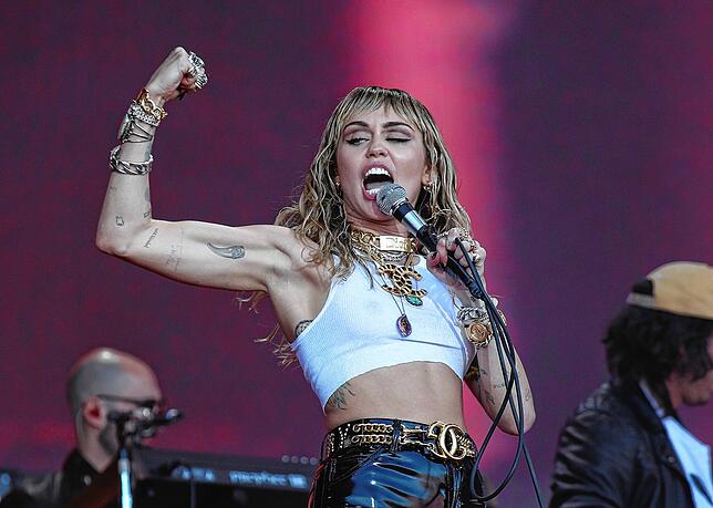Wenn sie will, kann sie: Miley Cyrus 2019 auf dem Glastonbury-Festival in Großbritannien. Auf Tour gehen will die Sängerin aber nicht.