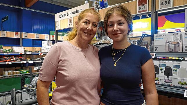 Doris Utzinger und Tochter Leila kommen aus Wallisellen, aus der Nähe von Zürich. Sie haben zufällig den neuen Laden entdeckt und ...