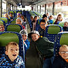 Wie fahre ich richtig und sicher in einem Bus? Wie verhalte ich mich als Fahrgast? Diesen Fragen gingen die Erstklässler der Klassen 1a ...