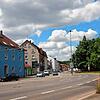 Die Hohenkrähenstraße in Singen, hier der Blick von der Friedenslinde-Kreuzung. Ab Herbst soll die Straße saniert werden. Während der ...