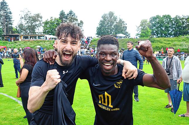 Bild 21: Die Südsterne feiern! Unsere große Bildergalerie vom Relegationsspiel zwischen Singen und Laufenburg