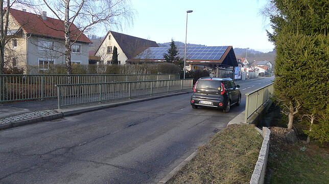 Die Brücke über die Deggenhauser Aach in Untersiggingen muss erneutert werden. Dazu muss die Straße für sechs Monate vollständig ...