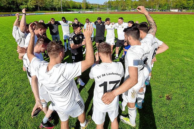 Bild 4: SV 08 Laufenburg gewinnt Derby gegen den FSV Rheinfelden mit 7:1 – und wir haben Bilder!