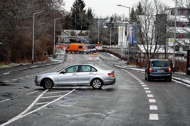 Bild 4: Verkehrschaos durch Komplettsperrung der Peterzeller Brücke
