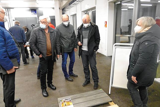 Die Gestaltung der Liegefläche mit Accoya-Kiefer aus Neuseeland löst Diskussionen aus.