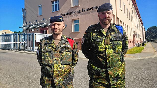 Major Vadim Lorenz (links) und Hauptmann Hagen Fetzer, die zwei Kompanieführer des 13-monatigen Kosovo-Einsatzes des Jägerbataillons.