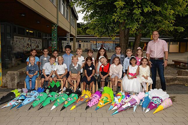 19 Jungen und Mädchen wurden in die Klasse 1a der Hohenlupfenschule Stühlingen eingeschult. Klassenlehrer ist Stefan Eckstein.