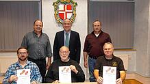 Christian Hertz, Manfred Hanke und Georg Locher (vorn, von links) mit Bürgermeister Maik Lehn (hinten, Mitte), Klaus-Dieter Halder und ...
