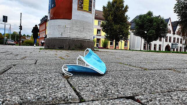 Bild 1: Sieht nicht nur unschön aus: Maskenmüll ist auch teuer