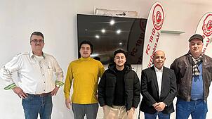 Der FC Bad Dürrheim hat bei der Versammlung hat einen neuen Vorstand gewählt: von links Klaus Kussauer, Phi Long Nguyen, Hüseyin ...