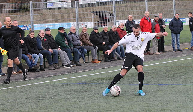 Bild 4: FSV Rheinfelden schickt den VfR Bad Bellingen mit einem 8:0-Kantersieg in die Winterpause &ndash; und wir haben Bilder!