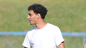 Adel Grimm, Trainer des SC Konstanz-Wollmatingen, hatte allen Grund fröhlich zu sein. Seine Mannschaft besiegte den FC Bad Dürrheim klar.