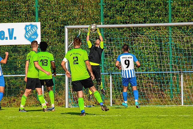 Bild 4: SV Karsau verteidigt die Tabellenspitze durch einen 4:2-Erfolg gegen Verfolger Spvgg. Wehr