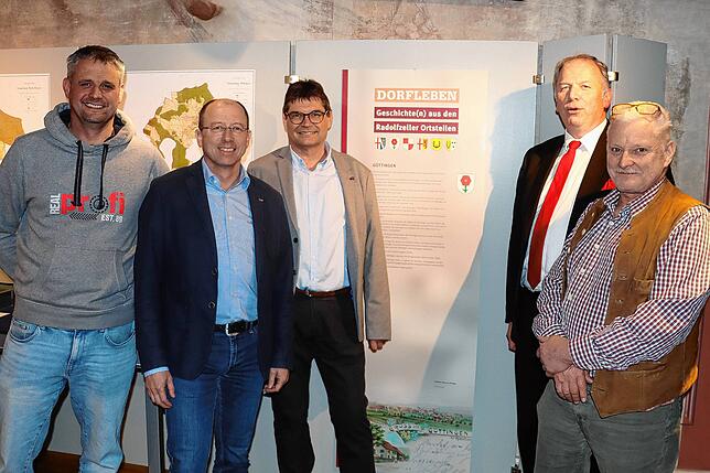 Die Ortsvorsteher freuen sich, dass die Geschichte, die Traditionen und das Vereinsleben ihrer Ortsteile im Rahmen der Ausstellung ...