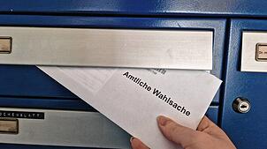 So sollte es eigentlich laufen, wenn Wahlbenachrichtigungen zugestellt werden. Aktuell ermittelt die Polizei gegen einen Mitarbeiter der ...