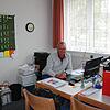 Rektor Thomas Laubis und das Lehrerkollegium an der Grundschule in Weizen haben alle Hände voll zu tun, um das tägliche Arbeitspensum ...