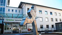Der Eingangsbereich des Helios-Spitals in Überlingen. In der Klinik wird noch kein Patientenansturm aus dem Kreis Sigmaringen ...