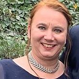 Brigitte Steinhüser ist gläubig, aber bereits aus der katholischen und dann aus der Gemeinschaft der Zeugen Jehovas ausgetreten.