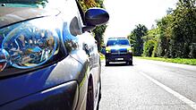 Ein Polizeiauto im Einsatz nach einem Unfall. (Symbolbild)