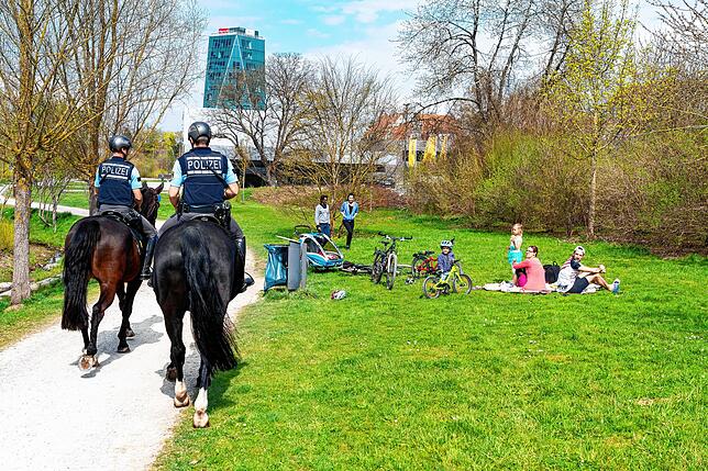Am Ostersonntag haben sich alle Besucher des Landesgartenschaugeländes an die Auflagen gehalten, maximal zu zweit oder nur als Familie ...