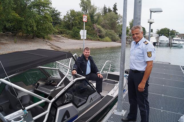 Auf Mario Schindler (links) und Andreas Dummel von der Wasserschutzpolizei wartet ein langes Wochenende mit dem Seenachtfest.