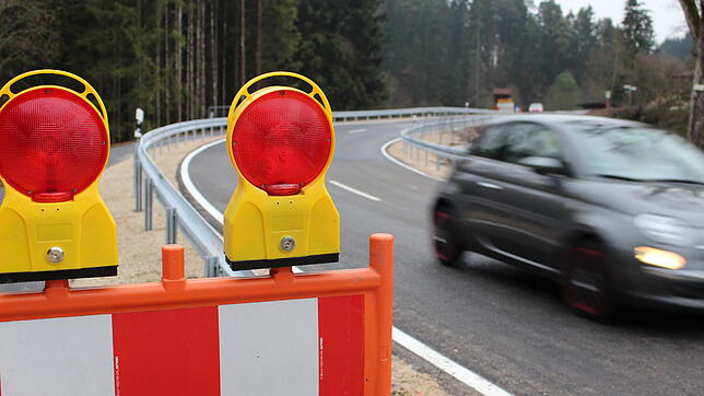 Die Straße zwischen Unadingen und Döggingen über die Posthausbrücke ist vorerst wieder für den Verkehr freigegeben. Erst 2019 geht es ...