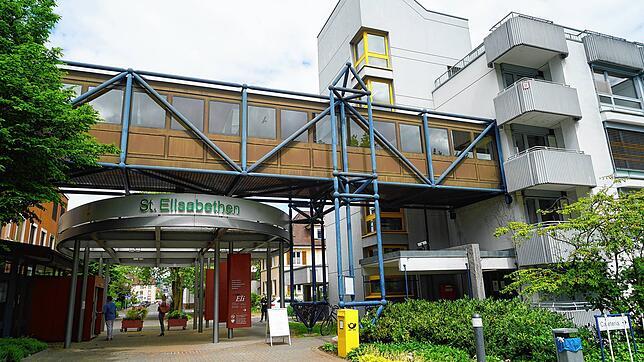 Im Elisabethen-Krankenhaus in Lörrach läuft trotz Corona der Betrieb fast ohne Einschränkungen weiter.
