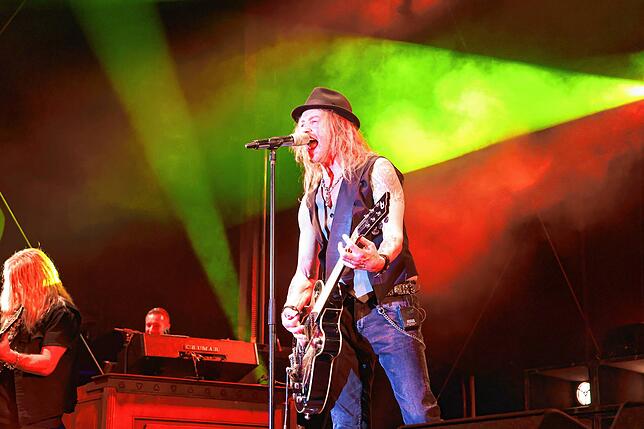 Bild 16: Schlossgarten Open Air: Tausende Rockfans feiern Gotthard und Krokus -  Die besten Bilder