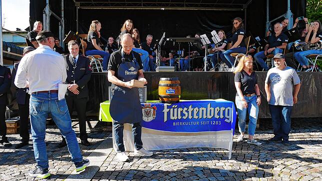 Bild 10: Albbrucker Dorffest: Ausgelassene Stimmung, zahlreiche Besucher und buntes Programm.