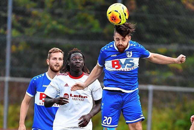 Bild 3: FC Schönau stoppt Siegesserie des FC Erzingen mit 3:2 &ndash; und wir haben die Bilder!
