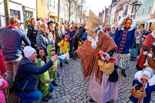 Bild 26: Bilder vom großen Kinderumzug in VS-Villingen am Schmotzigen &ndash; Teil 3