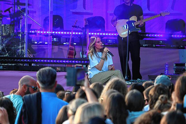 Bild 11: 1500 Fans feiern Sophia beim Sound Beach Festival
