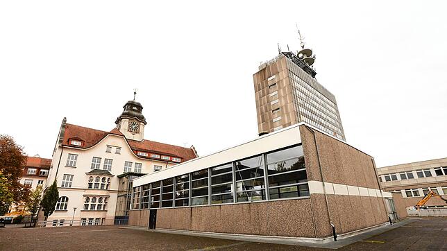 Ende 2021 wird die Theodor-Heuss-Sporthalle verschwinden. Bis Ersatz da ist, dauert es noch Jahre. Die Situation für die auf Hallen ...