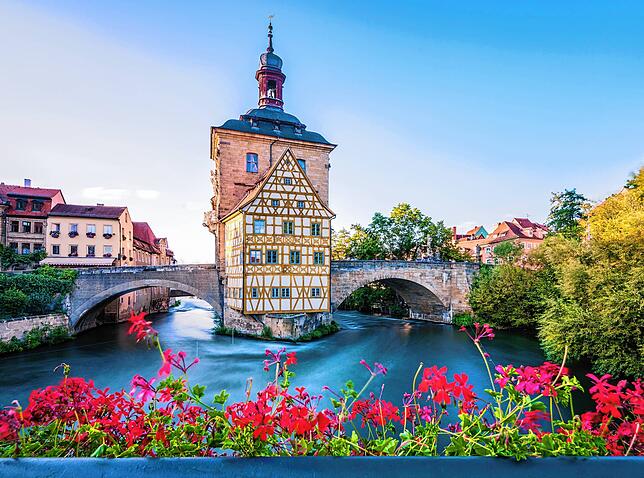 Das Blick vom Geyerswörthsteg auf das Bamberger Rathaus.