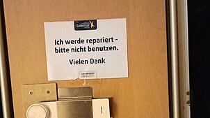 Zahlreiche Umkleideschränke wurden vergangene Woche im Solemar von Dieben aufgebrochen und ausgeräumt.