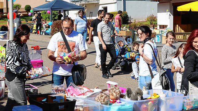 Der zweite Dorfflohmarkt in Mönchweiler findet am Sonntag in Zusammenarbeit mit dem Zukunftsausschuss statt. Die Organisatoren hoffen ...
