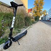Auch am Hochrhein flitzen E-Roller herum. Allerdings sind sie vor allem in Städten beliebt, wie hier auf dem Bild aus Konstanz.