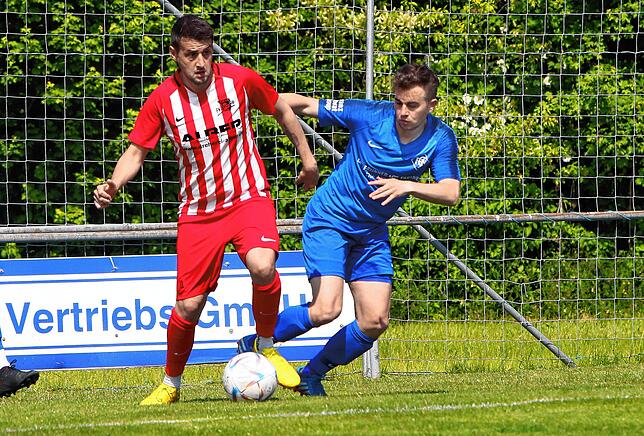 Bild 11: Die besten Bilder vom Duell zwischen FV Walbertsweiler-Rengetsweiler und FC Neustadt