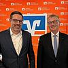 Der künftige Vorstandsvorsitzende der fusionierten Volksbank – Die Gestalterbank Alexander Müller mit dem Vorstandsvorsitzenden der ...