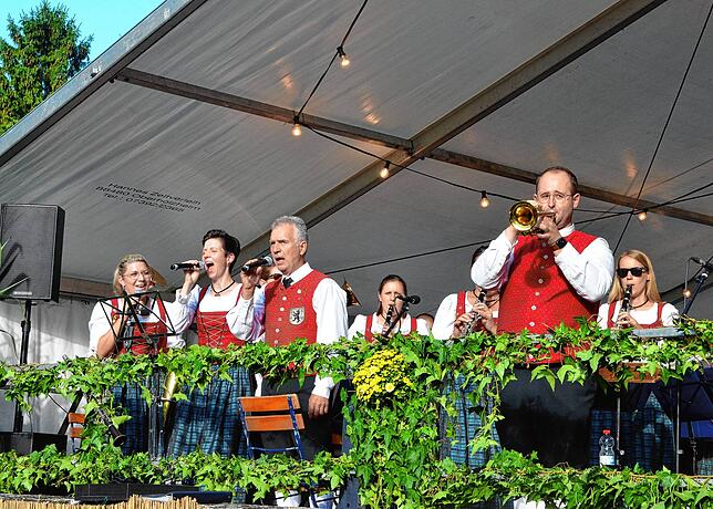 Bild 1: Feierabendhock beim Bermatinger Dorffest: Die schönsten Bilder