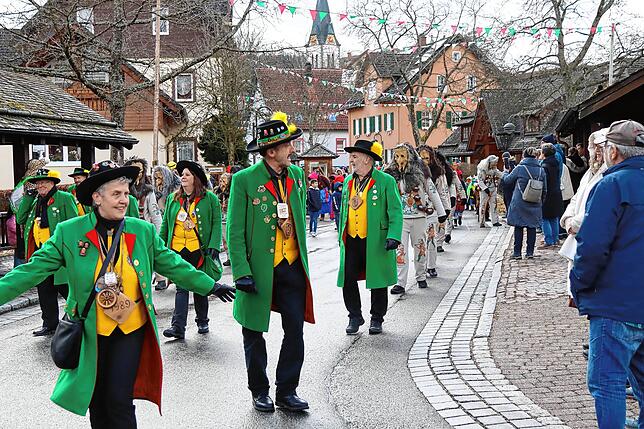 Bild 5: Unvergessliche Momente: Der Kinderumzug und Rathaussturm in Unterkirnach – Bilder des Narrensamens!
